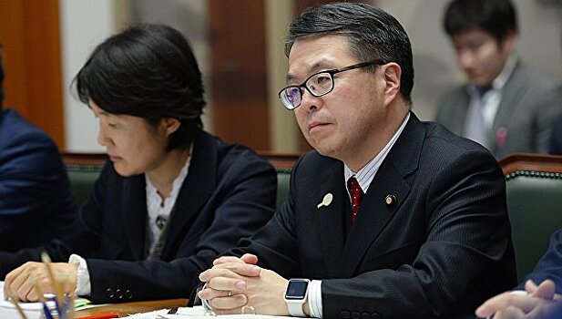 Министр экономики Японии встретится с Орешкиным и Мантуровым