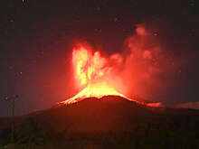 Antara: началась эвакуация 178 альпинистов с вулкана Семеру в Индонезии