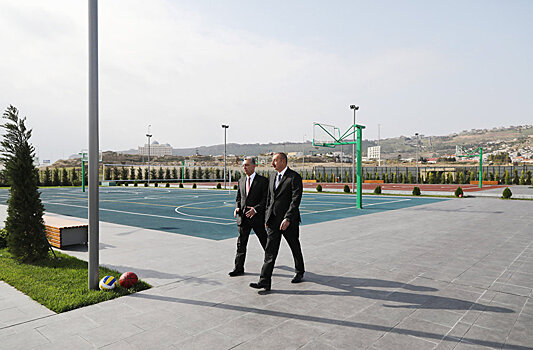 Алиев осмотрел новый парк в Баку