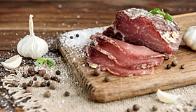 Вяленое мясо: три простых домашних рецептов