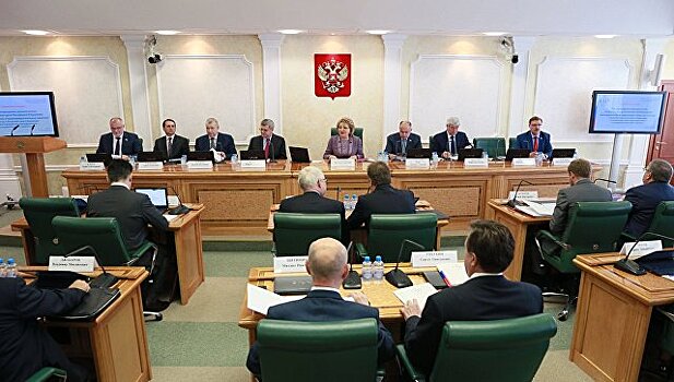 Сенатор Климов о вмешательстве в дела РФ: работают, как "бешеные принтеры"