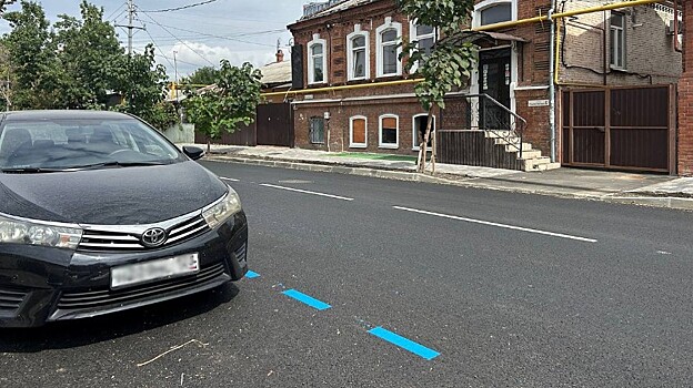 Платные парковки на улицах Краснодара начали помечать синей краской