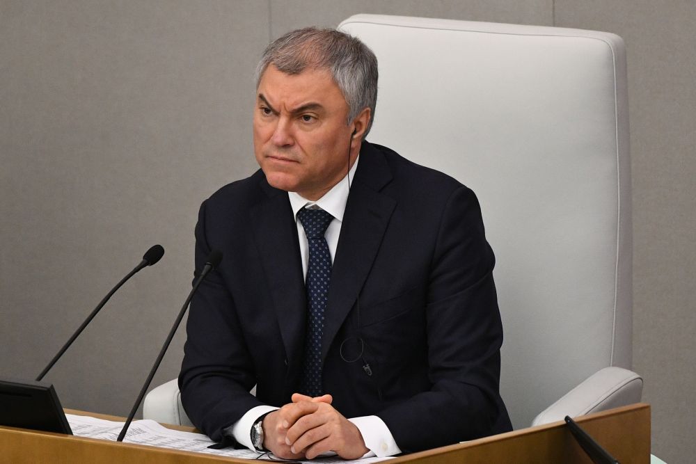 Володин рассказал о новых инициативах, касающихся работы курьеров и таксистов