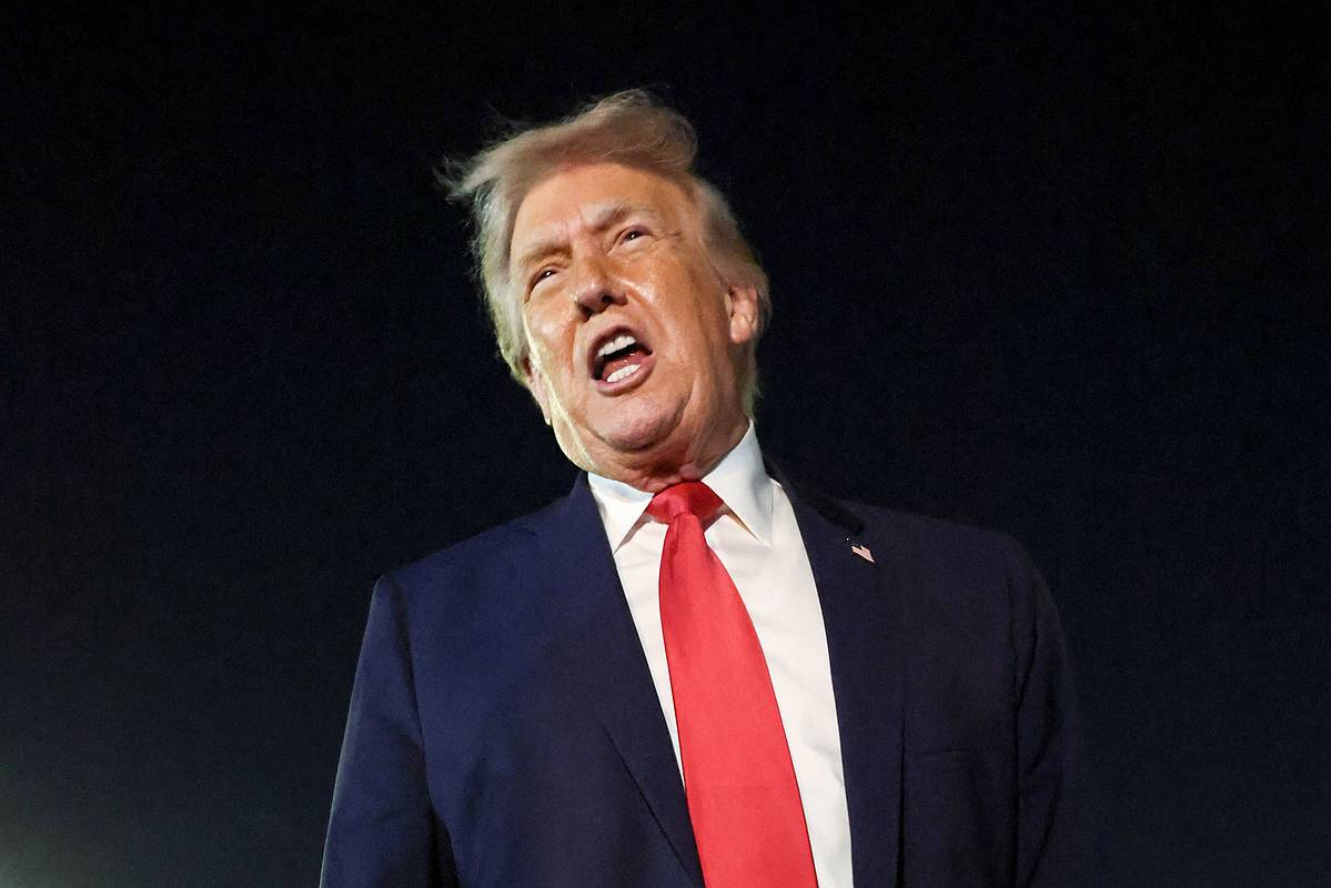 Трамп отказался ехать на предложенный Макроном саммит с участием России