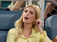 Дочь Трампа выложила снимок в золотом мини-платье