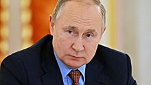 Путину подарили самку северного оленя