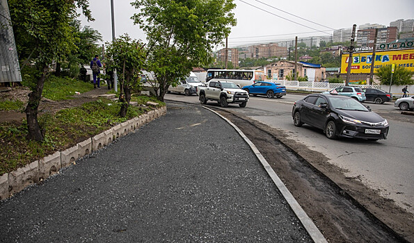 Новые тротуары и автобусные остановки продолжают обустраивать во Владивостоке