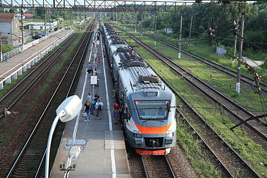 Трое зацеперов пострадали при подъеме на электричку, один из них погиб