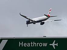 Инженер упал с самолета на бетонный пол в аэропорту Европы