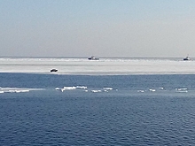 Льдина унесла в море 20 рыбаков на Сахалине