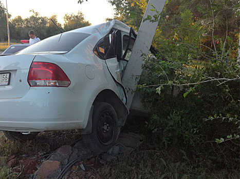 На кольце по Шевченко «Фольксваген» врезался в столб