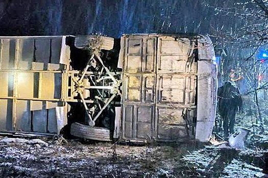 В ДНР опрокинулся автобус с детьми, есть погибшие