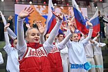 В Ростове на Фонтанной площади прошли массовые гулянья в честь Дня народного единства