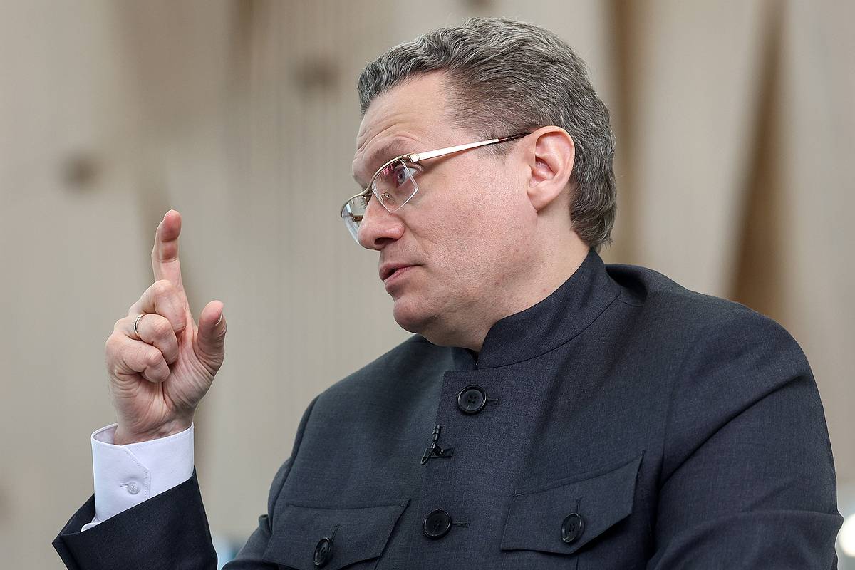 Российский губернатор прокомментировал драку подчиненного в отеле