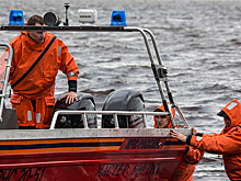 В Яузе в центре Москвы заметили не подающую признаков жизни женщину