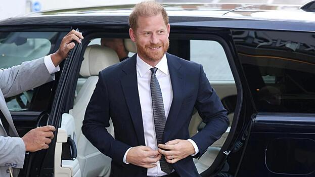 Принц Гарри сравнил жизнь в королевской семье с «Аббатством Даунтон»: «Один из этих миров наполнен драмой, а другой — телешоу»