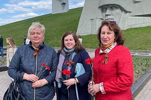 Накануне празднования годовщины Победы в Великой Отечественной войне состоялось торжественное возложение венков и цветов к мемориалу воинской славы «Штыки»