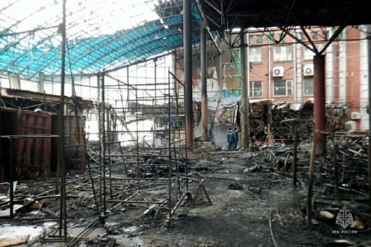 В МЧС назвали предварительную причину пожара на челябинском рынке