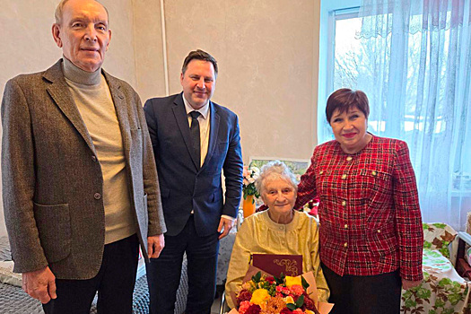 Председатель Заксобрания Владимирской области Ольга Хохлова поздравила защитницу «Дороги жизни» Ефросинью Владимировну Сумник со 103-летием