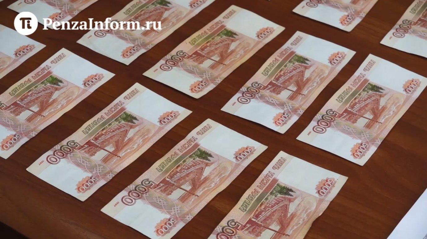 Крышу снесло: пензячка украла сотни тысяч рублей из найденной сумки