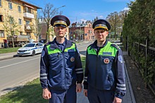 Автоинспекторы Пскова организовали эвакуацию жильцов из жилого дома, в котором произошёл пожар