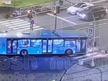 Автобус сбил шедшую по переходу российскую пенсионерку