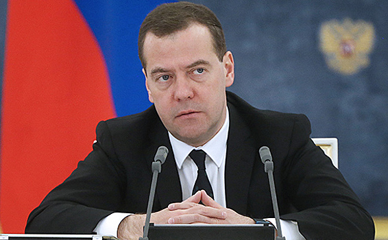 Медведев одобрил легализацию параллельного импорта