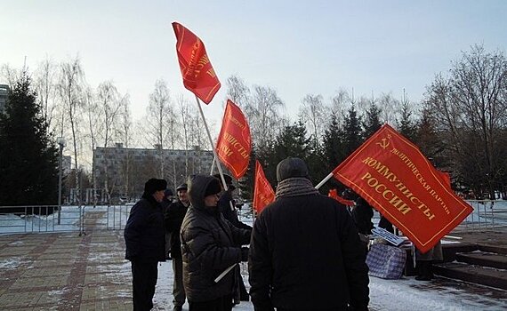 Власти Челнов не согласовали митинг "Коммунистов России", предложив им возложить цветы к мемориалу