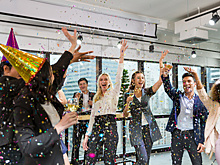 Можно ли заставить работника участвовать в корпоративах? Мнение юриста