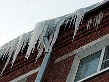 Из-за снега рухнул балкон многоквартирного дома в российском городе