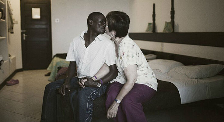 Бөтен әйелдердің ебінген есектерінің фотолары