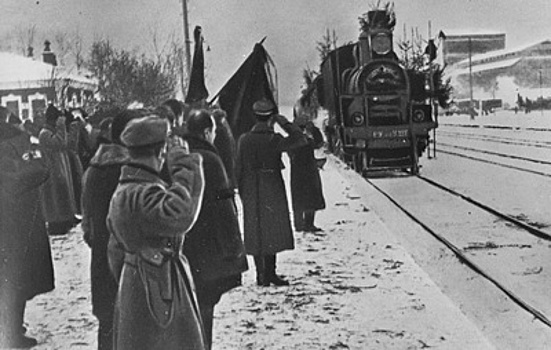 Паровоз "Черная вдова": почему тело Ленина доставили на поезде, считавшемся проклятым?