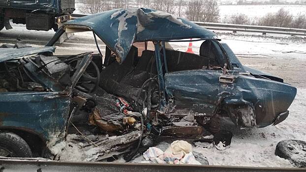 Водитель «семерки» погиб в ДТП с грузовиком в Вологде