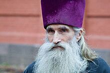Воин христов. Псковский священник помогает военным молитвой