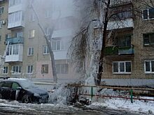 На улице Космодемьянской саратовцами замечен таинственный пар