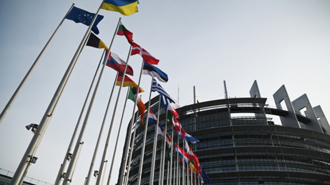 Politico: несколько европейских стран готовят иск в суд против Европарламента