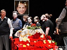 "Тысячевольтный разряд на сцене" — в Казани простились с Вадимом Кешнером