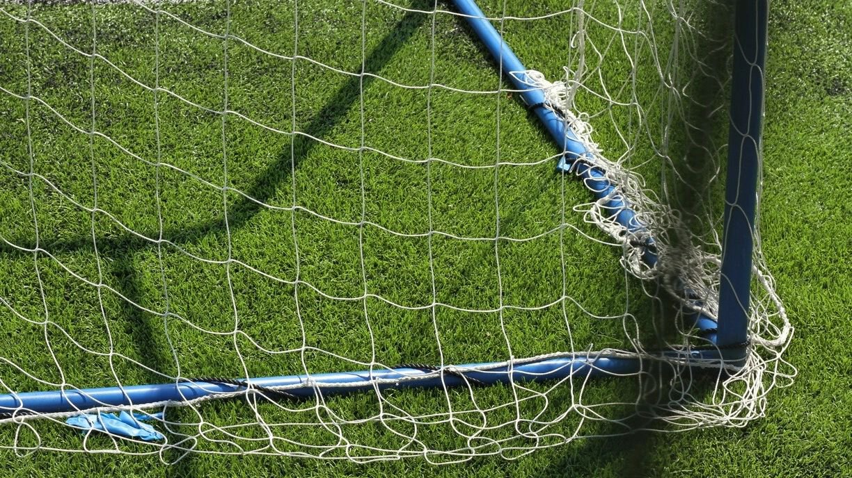 Футбольные ворота упали на 15-летнего подростка во Владимирской области. Мальчику диагностировали сотрясение мозга, его уже выписали из больницы