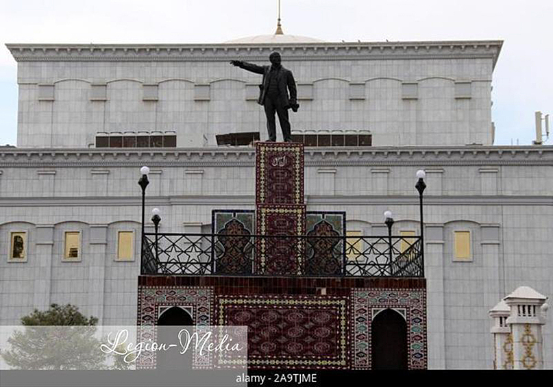 Памятник Ленину в Ашхабаде, Туркменистан