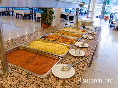 35 сотрудников ижевского завода попали в больницу после обеда в столовой