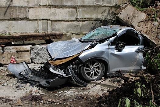 Владелица Subaru, которую уничтожила подпорная стена на Славянской во Владивостоке, рассказала о страшном дне и о планах пострадавших