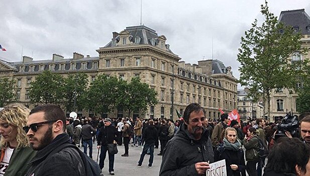 16 тыс. человек участвовали в протестах в Париже