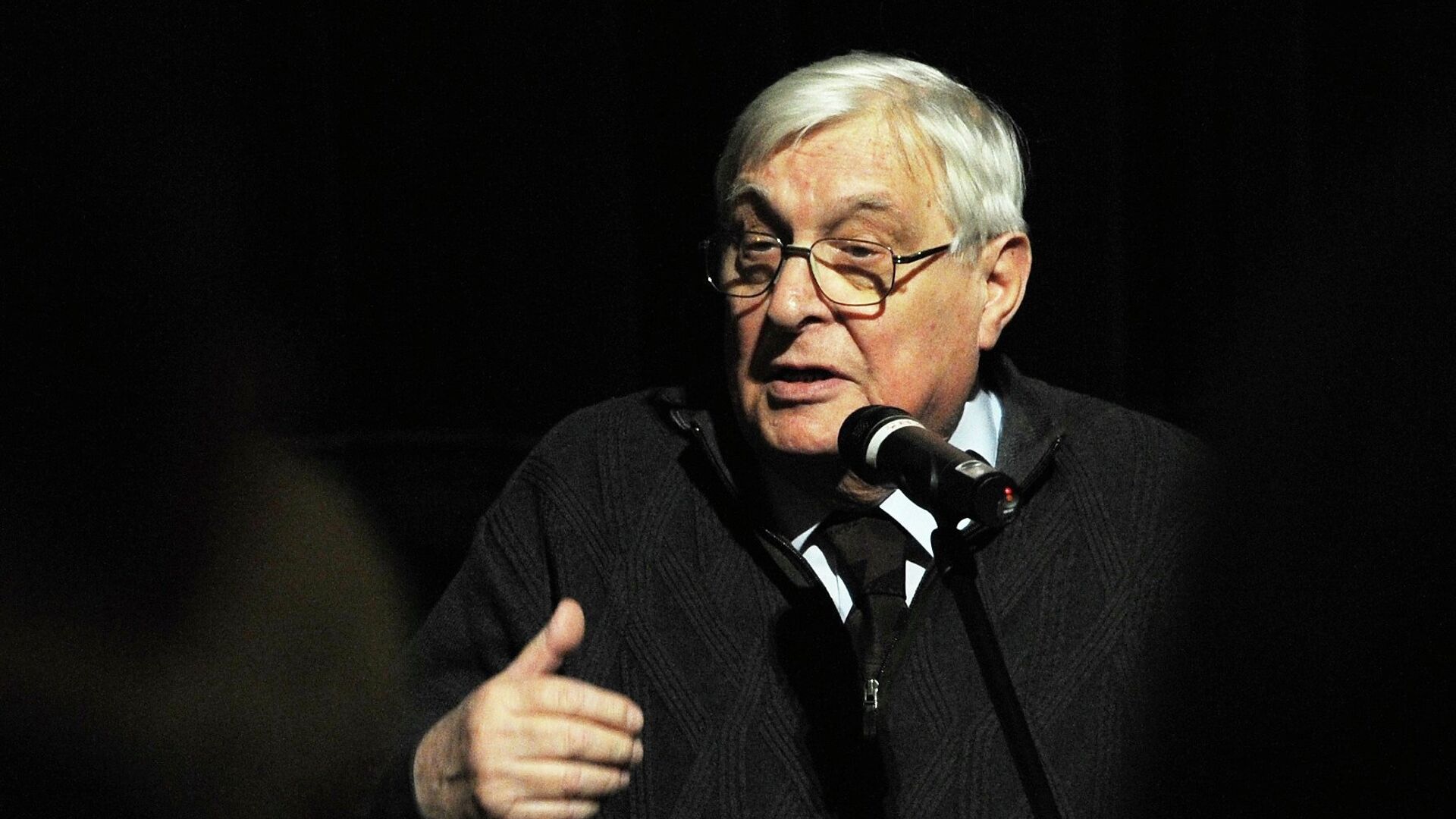 Актер Басилашвили раскритиковал Юру Борисова