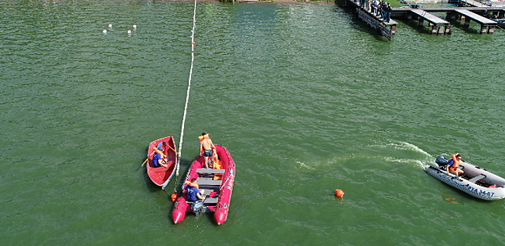 Удмуртские спасатели соревновались в водном многоборье