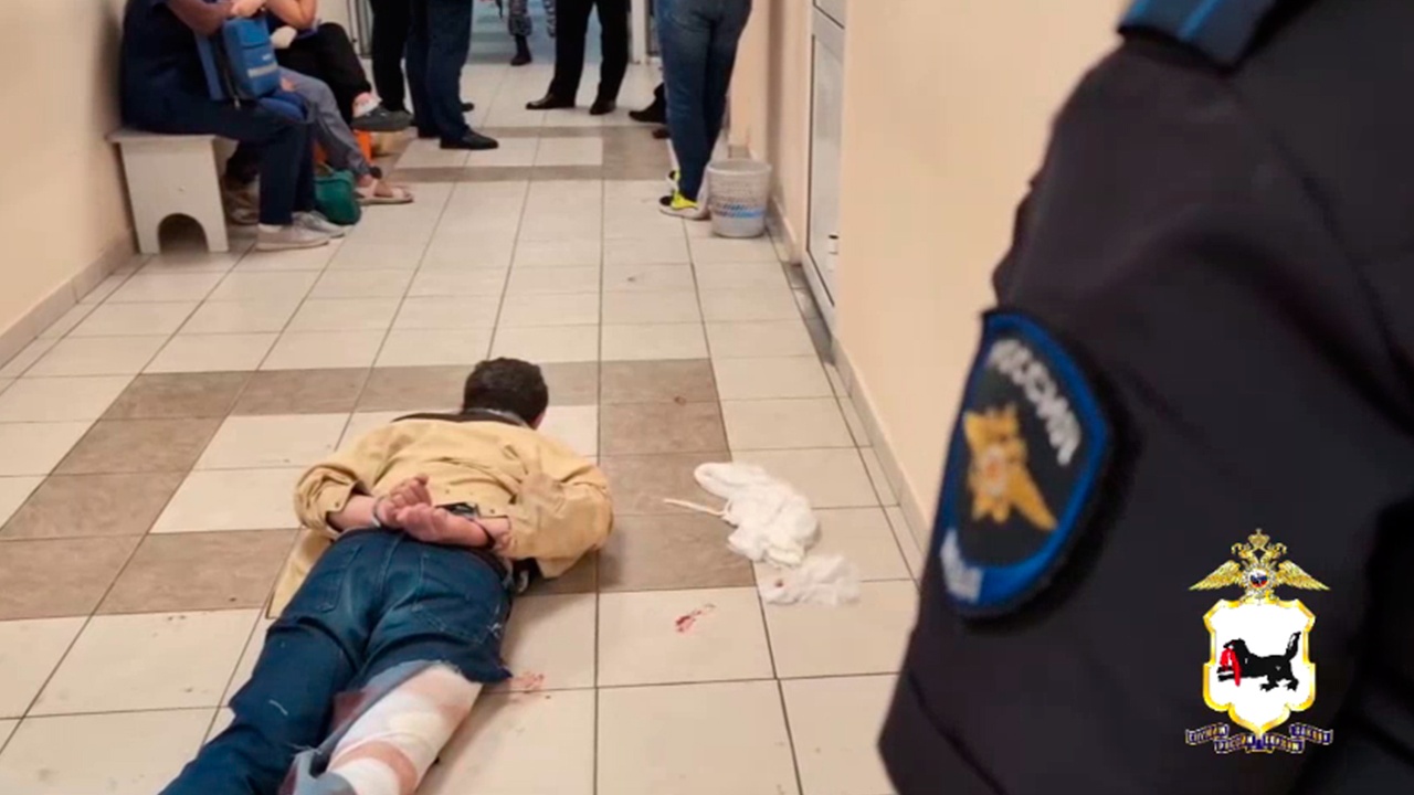 Агрессивный пациент пытался убить врача поликлиники в Иркутске