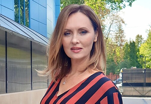 «Какие красотки»: Елена Ксенофонтова вышла в свет с 10-летней дочерью