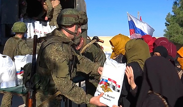 Военные РФ впервые доставили гумпомощь в сирийский город Эт-Табки