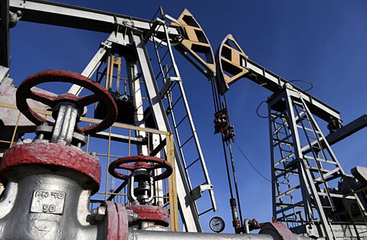 На нефть давят разнонаправленные факторы