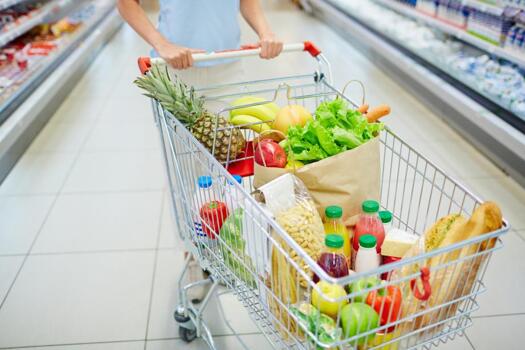 Названы продукты, которые россияне чаще всего покупали этим летом