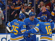 «Сент‑Луис» переиграл «Нэшвилл» в матче НХЛ, Бучневич и Свечков поразили ворота